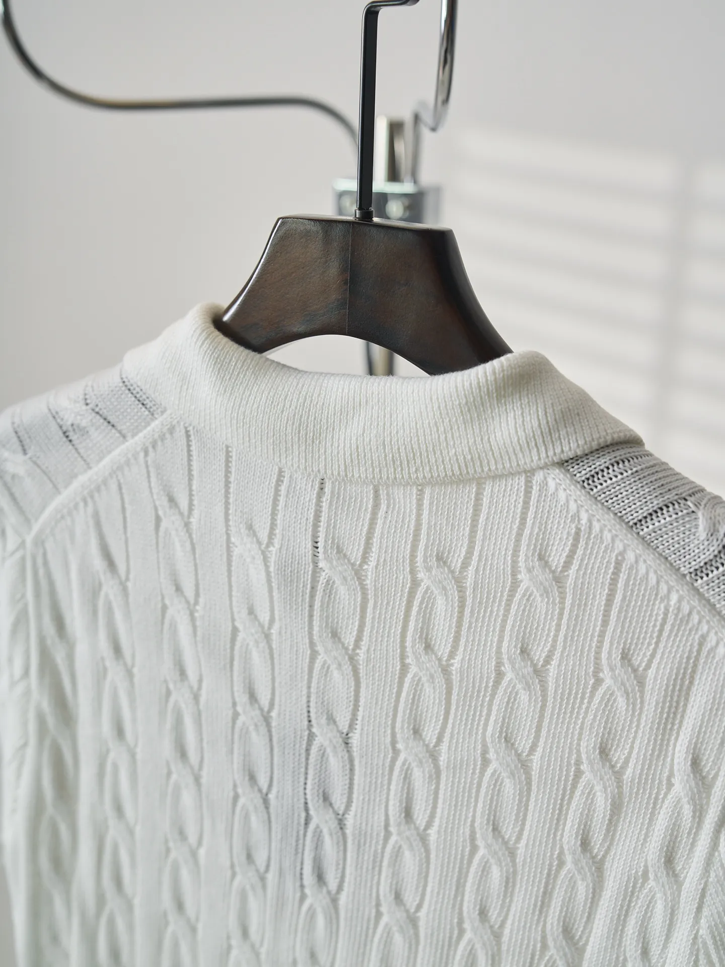 【 】Ralph Lauren/ Polo （ ） 【In Stock】S M L ， ， 。 White ， ， 。 Classic ， ， ； ， ， 。 ， ，Polo 、 ， 。 1 ， ， 、 。 2 ， ， ， 、 。 3 ， 、 。